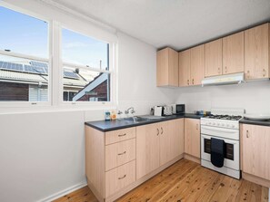 Fridge, microwave, oven, stovetop - Prickly Pear Stays in Mayfield West (Mayfield West)