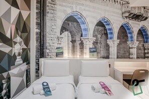 Cunas, wifi gratis y ropa de cama 