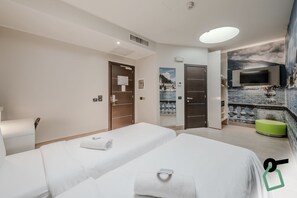 Double Room | Katil bayi/kot (surcaj), Wi-fi percuma, cadar katil