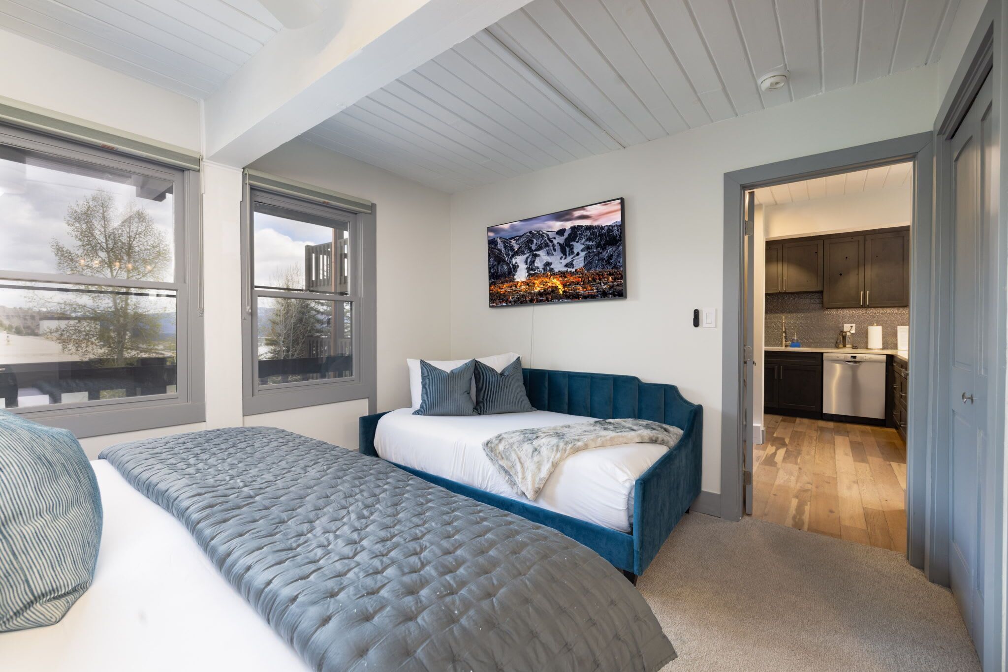 2 bedrooms, iron/ironing board, travel cot, WiFi