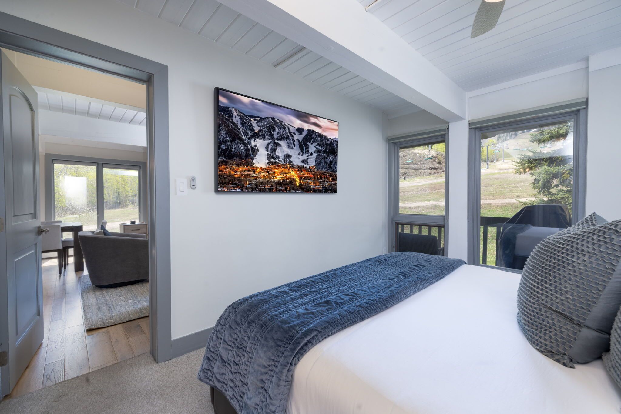 2 habitaciones, tabla de planchar con plancha, cuna de viaje y wifi 