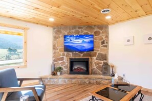 Télévision, cheminée