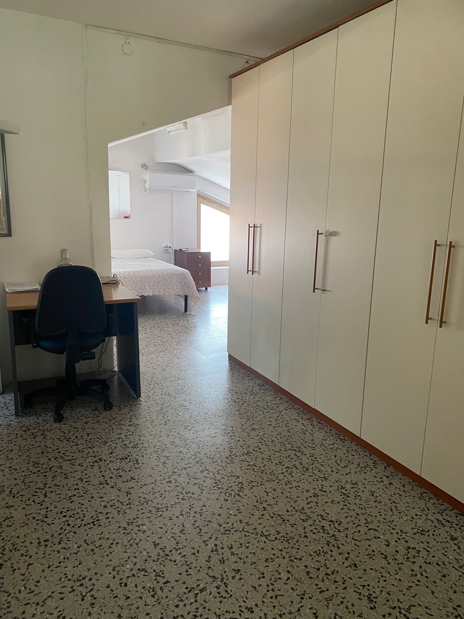 1 chambre, fer et planche à repasser, draps fournis