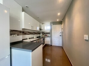 Fridge, microwave, oven, coffee/tea maker