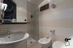 Shower - Hotiday Firenze Guidoni (Florence)