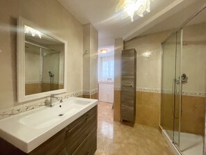 Shower, towels - TORRESOL LEVANTE (R151) (Benidorm)