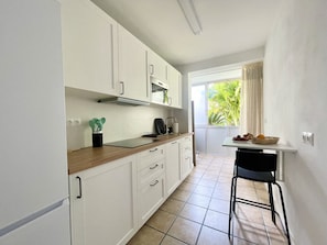 Fridge, microwave, dishwasher, coffee/tea maker - El Pato Benidorm (R166) (Benidorm)