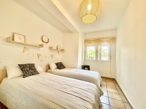 2 bedrooms, iron/ironing board, free WiFi, bed sheets