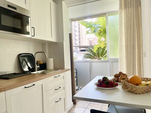 Fridge, microwave, dishwasher, coffee/tea maker