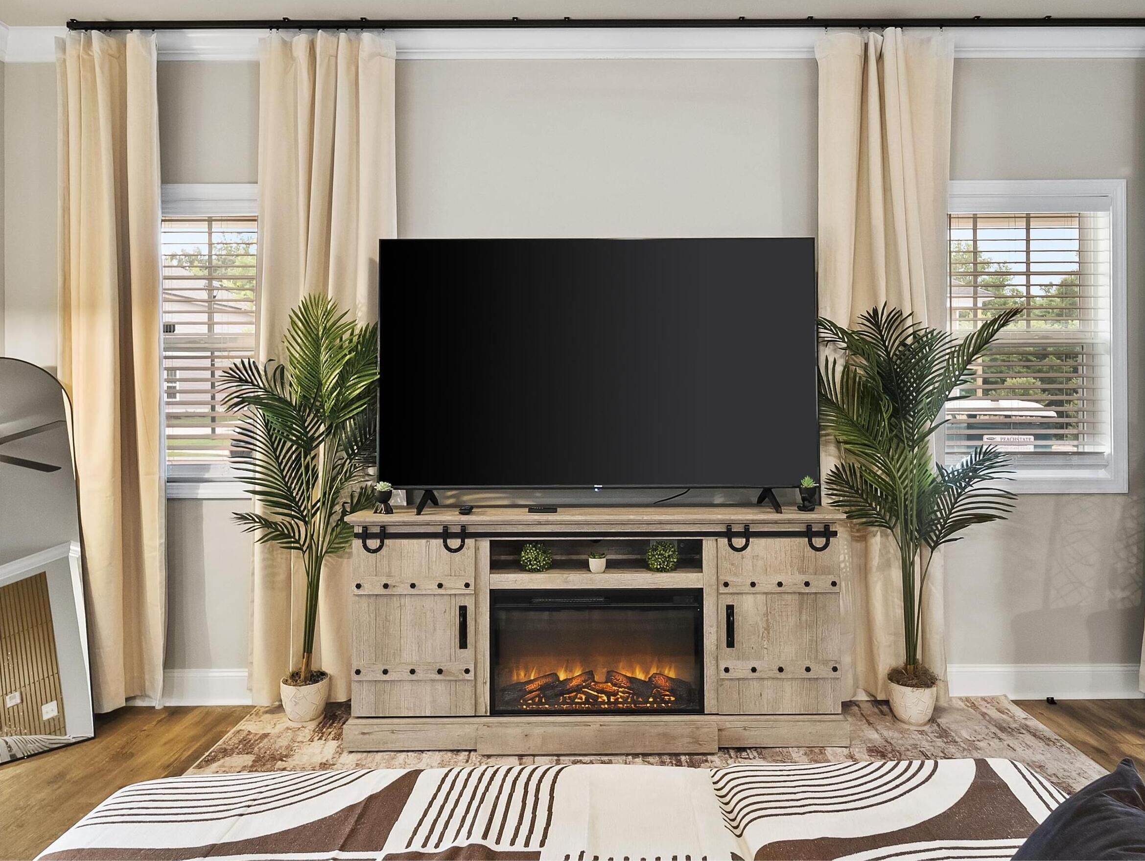 4 slaapkamers, een bureau, een strijkplank/strijkijzer, reisbedje