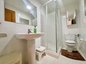 Shower, hair dryer, towels - PRINCIPADO BEACH N021 (Benidorm)