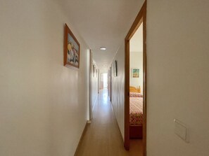2 bedrooms, iron/ironing board, bed sheets