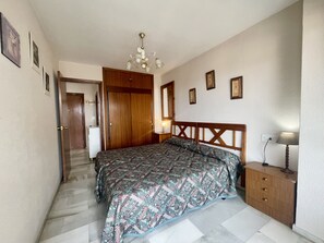 1 soverom, strykejern/-brett, wi-fi (inkludert) og sengetøy