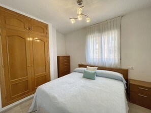 2 bedrooms, bed sheets