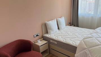 House | 1 bedroom, laptop workspace, iron/ironing board, bed sheets