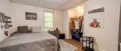 4 bedrooms, WiFi, bed sheets