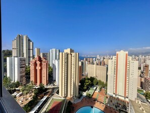 A high-rise building complex with multiple residential towers, a tennis court, and a parking area. - VACANZA HOLIDAY RINCON N092 (Benidorm)