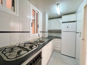 Fridge, microwave, oven, coffee/tea maker