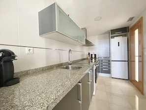 Fridge, microwave, oven, coffee/tea maker - KRONOS VIEW BENIDORM N110 (Benidorm)