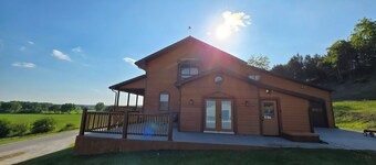Spacious 6-bedroom house in rural Versailles with many amenities included.