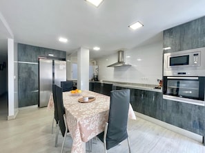 Fridge, microwave, coffee/tea maker, electric kettle - BEAUTIFUL CENTER APARTMENT N142 (Benidorm)