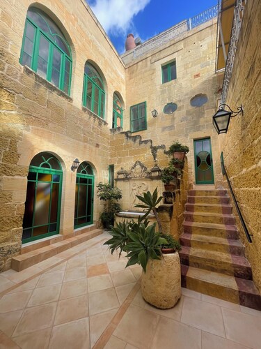 Historic Farmhouse with Courtyard, Kitchen Terrace and Rooftop Pool