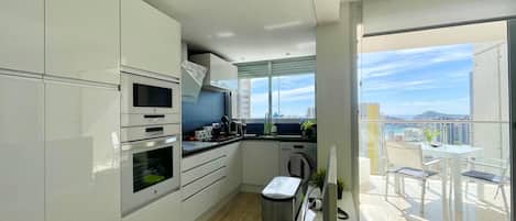 Refrigerador, microondas, horno y lavavajillas
