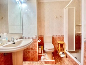Douche, serviettes fournies