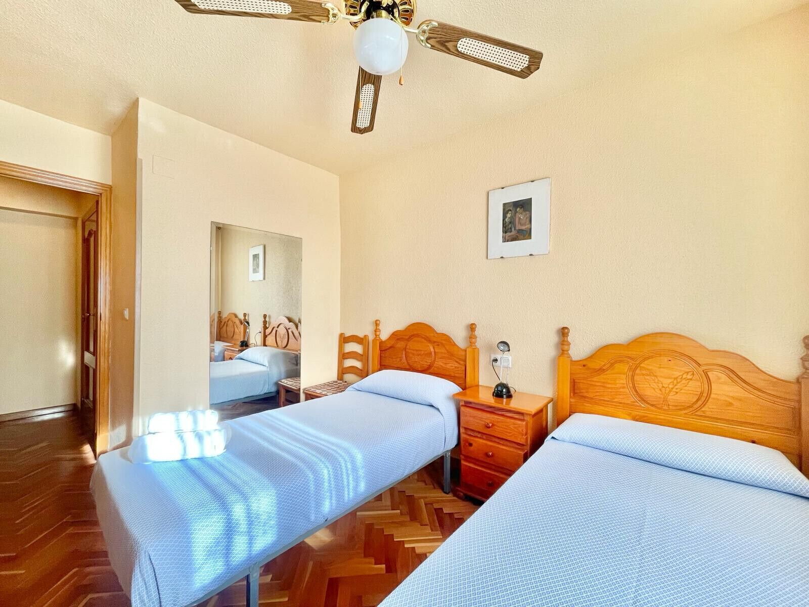 2 makuuhuonetta, silitysrauta/-lauta, ilmainen Wi-Fi, vuodevaatteet