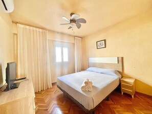 2 chambres, fer et planche à repasser, Wi-Fi gratuit, draps fournis
