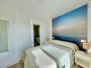 1 habitación, tabla de planchar con plancha, wifi gratis y ropa de cama 