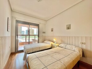 2 habitaciones, tabla de planchar con plancha y ropa de cama 