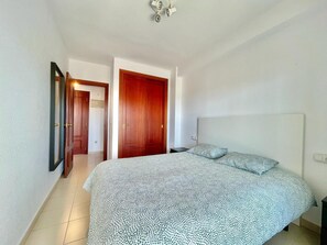 1 chambre, fer et planche à repasser, Wi-Fi gratuit, draps fournis