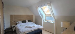 4 habitaciones, tabla de planchar con plancha, cuna de viaje y wifi 