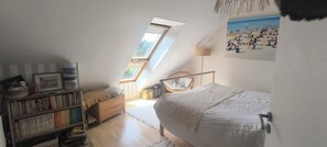 4 bedrooms, iron/ironing board, travel cot, WiFi
