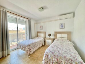 1 soverom, strykejern/-brett, wi-fi (inkludert) og sengetøy