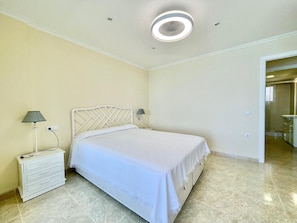 1 bedroom, iron/ironing board, bed sheets - TORRE PRINCIPADO STUNNING VIEWS (N102) (Benidorm)
