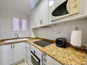 Kühlschrank, Mikrowelle, Geschirrspüler