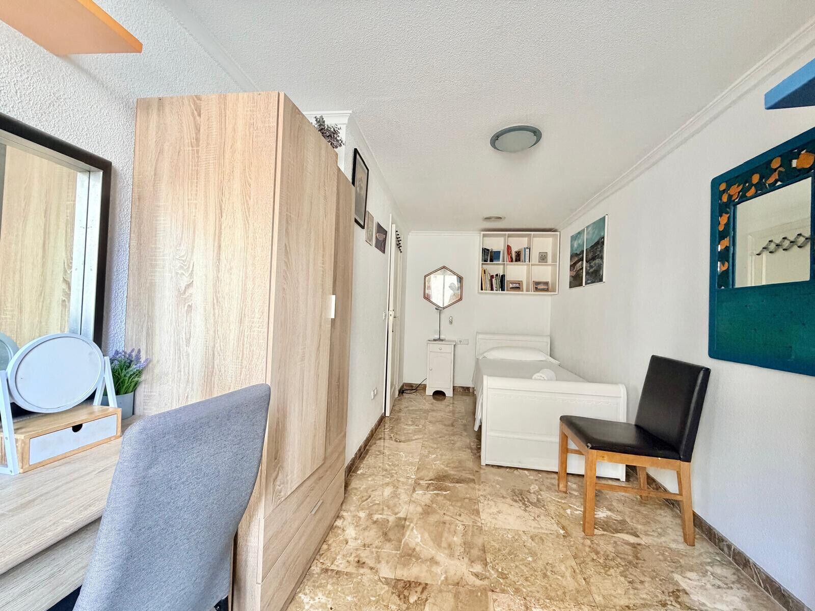 5 bedrooms, iron/ironing board, free WiFi, bed sheets