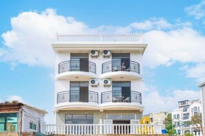 Unclassified image, 4 of 9, button - Shengsi Panshan Xihai Homestay (Donghai Fishing Village) (Shengsi)