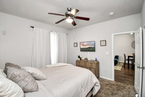 1 Schlafzimmer, Bügeleisen/Bügelbrett, kostenloses WLAN, Bettwäsche