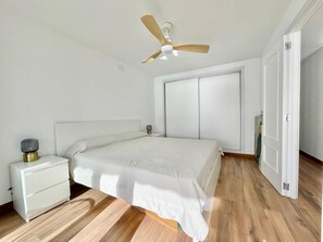 2 chambres, fer et planche à repasser, Wi-Fi gratuit, draps fournis