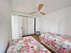 2 chambres, fer et planche à repasser, Wi-Fi gratuit, draps fournis