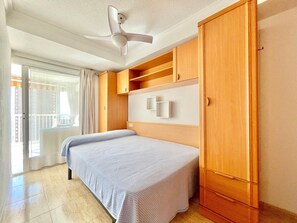 1 makuuhuone, silitysrauta/-lauta, vuodevaatteet