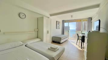 Iron/ironing board, bed sheets
