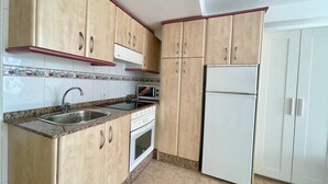 茶具/咖啡用具、冰箱、微波炉、烤箱