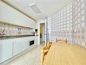 Fridge, microwave, coffee/tea maker, electric kettle - BIG APARTMENT IN THE OLD TOWN N006 (Benidorm)