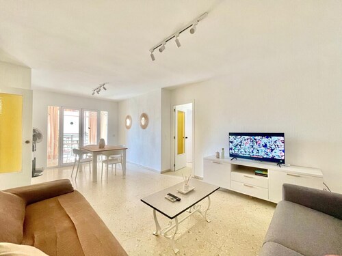 BIG APARTMENT IN THE OLD TOWN N006