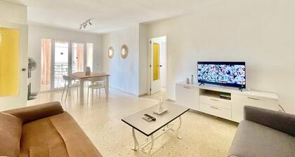 BIG APARTMENT IN THE OLD TOWN N006