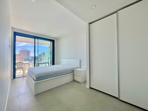 2 bedrooms, iron/ironing board, bed sheets - LUXURY BENIDORM BEACH PONIENTE N107 (Benidorm)